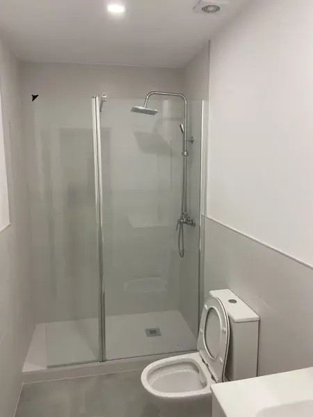 2 piso , totalmente reformado, luminoso, con Parket, con baño completo y cocina totalmente amueblado con todos los electrodomésticos, lavado — photo 9
