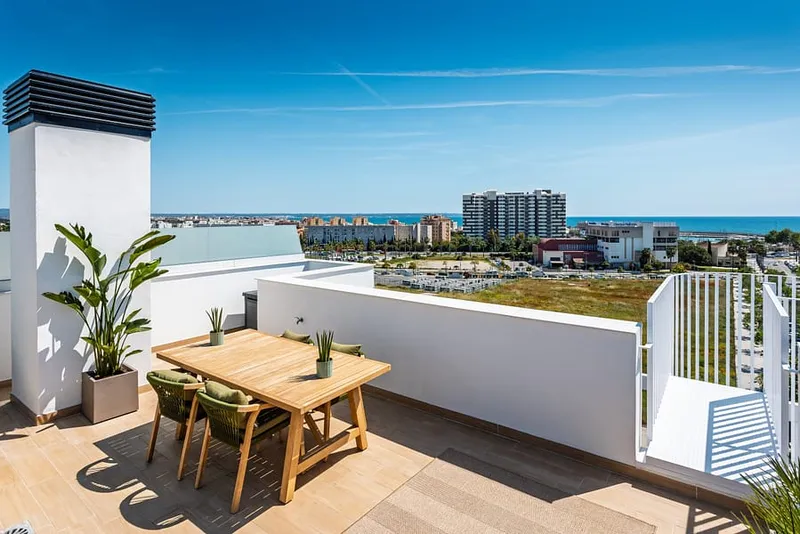 Newly built penthouse for sale in Palma with sea views and private roof terrace — photo 1