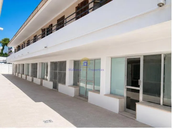 Premises for sale in Calvià, Magaluf — photo 1