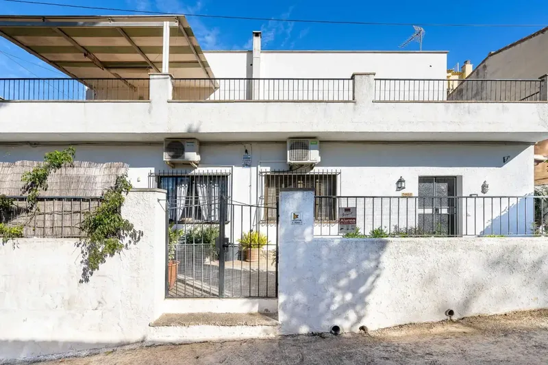 House with a total of 375 m2 built on a plot of 884 m2 in La Bonanova, Palma de Mallorca, divided into 2 apartments on the ground floor — photo 12