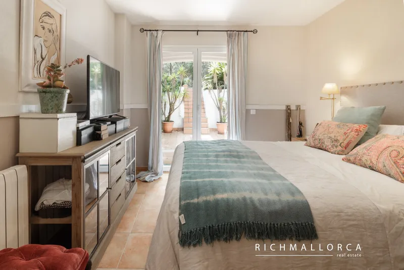 Renovated duplex apartment with spacious private terraces in Cas Català — photo 5