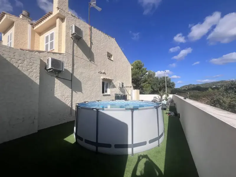 Modern corner townhouse located in Cala Millor, approximately a 10-minute walk from the beaches of Cala Millor and Cala Bona. — photo 3