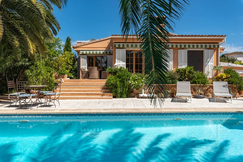 Mediterranean villa with pool, privacy and idyllic garden in a quiet location — photo 4