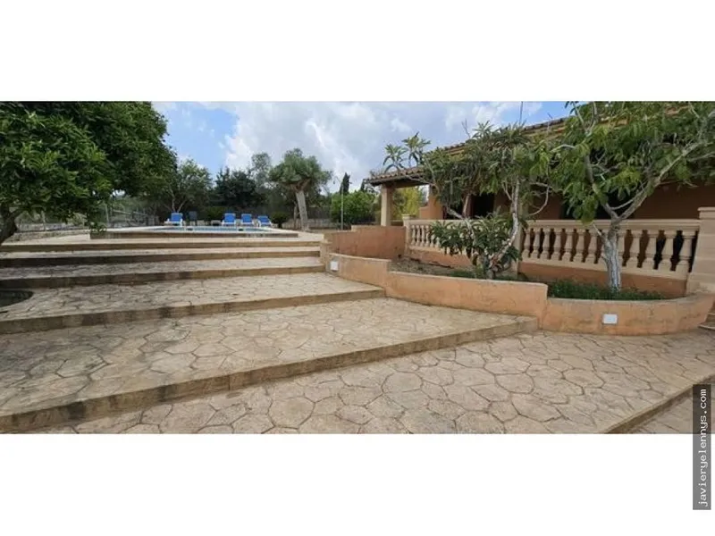 Rental of independent house or chalet on Calle de Can Puig — photo 1