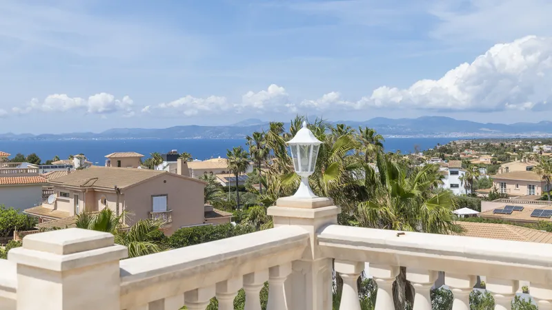 Exceptional villa in Badia Blava with large pool terrace and elegant furnishings — photo 3