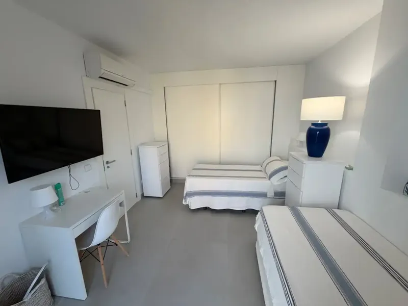 Ático de 105 m² en primera línea de mar con orientación este completamente reformada, plaza de garaje propia y acceso directo a al mar a esc — photo 11