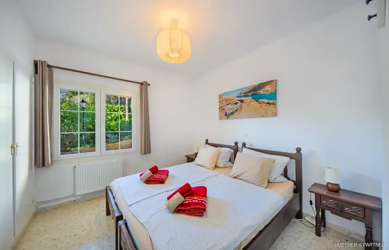 This house is situated on a large corner plot in one of the neighborhoods of Cala Murada. From the small rooftop terrace even ti — photo 10