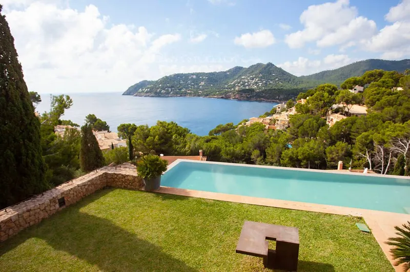 Impressive luxury villa with spectacular sea views — photo 9