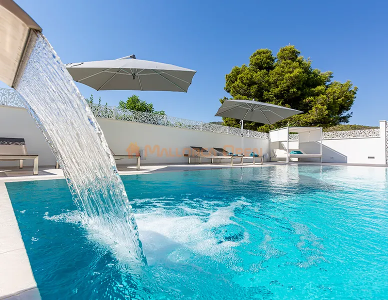 Modern villa with sea views in Portals Nous — photo 8