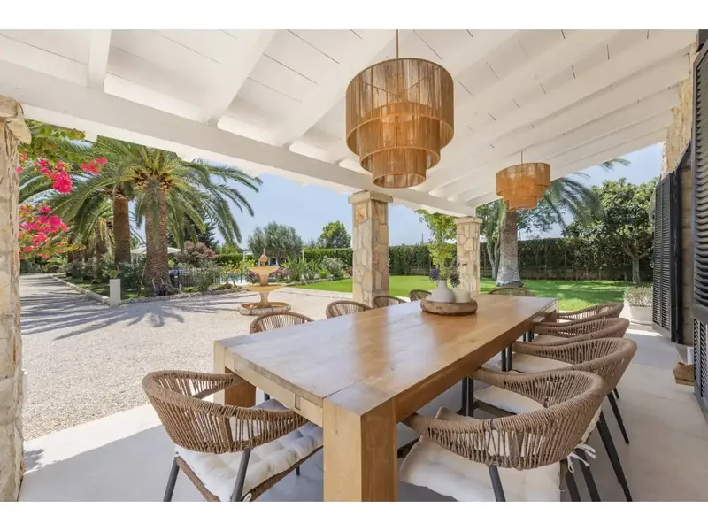 Located on a flat, sun-drenched plot of 8,300 m², this completely renovated finca perfectly combines Mallorcan charm — photo 7