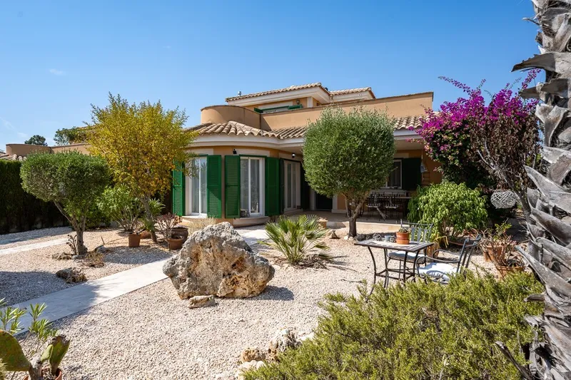 Chalet in a quiet residential complex near the beach and nature of Cala Murada — photo 1