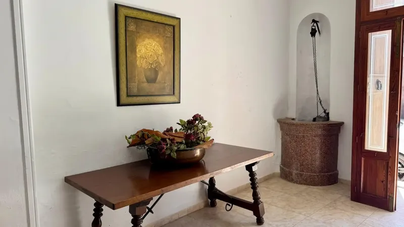 We present this charming village house with endless possibilities in the heart of Sineu, a true Mallorcan gem located in — photo 2