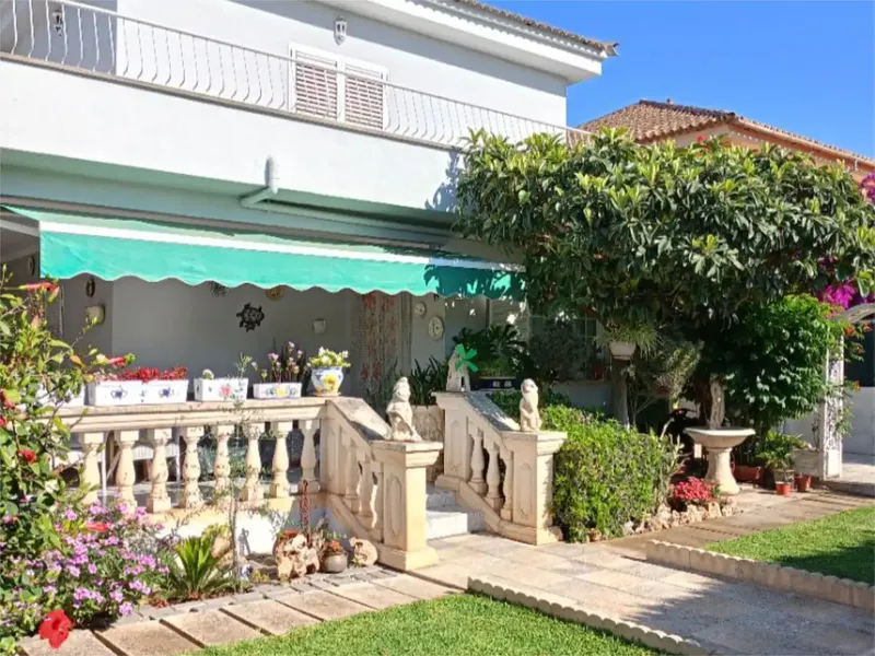 Chalet in Palmanyola with 4 double bedrooms, 2 full bathrooms, 2 living-dining rooms, kitchen with pantry. 230 m² built on plot — photo 1