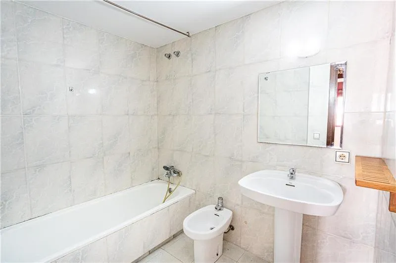 Apartment in a residential complex with a communal pool, — photo 5