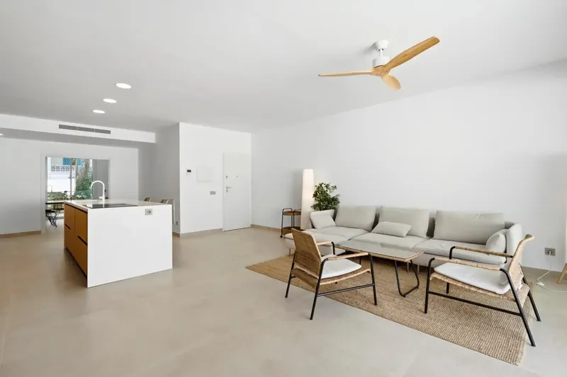 Discover this spectacular high-end ground floor apartment located in the prestigious area of Colònia de Sant Jordi — photo 8