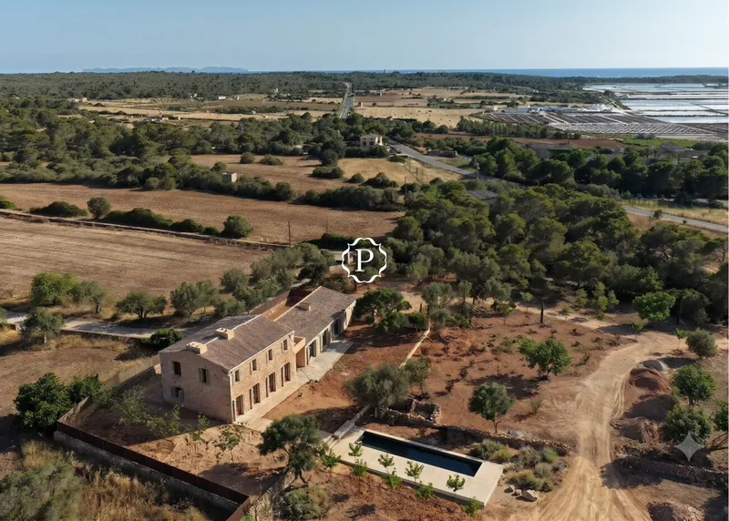 Country home for sale in Campos with saltwater pool — photo 1