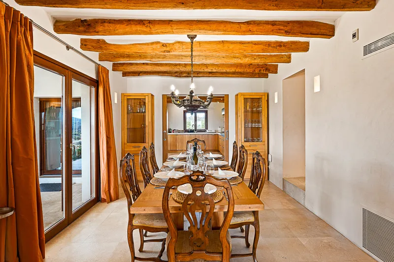 Exclusive Estate: Luxury Villa with Panoramic Views, Vineyard and Pool — photo 12