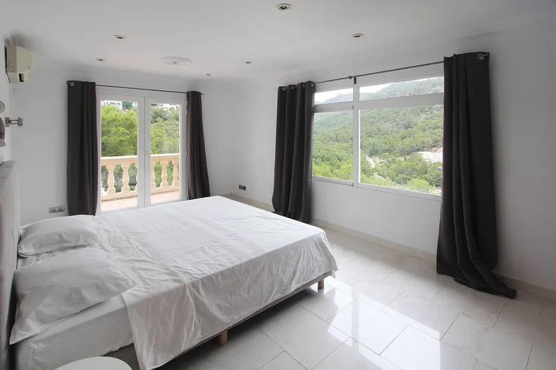 6-bedroom villa with pool in Costa d'en Blanes for rent — photo 9