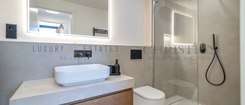 Renovated penthouse in El Terreno, Palma, with a large terrace and sea views — photo 9