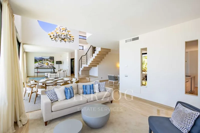 Modern villa in top location right by the sea — photo 6