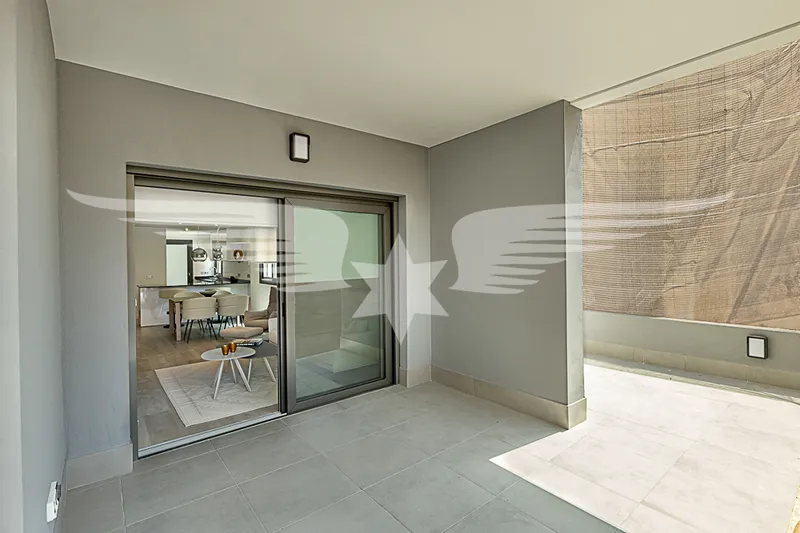 Modern apartment with south-facing balcony — photo 1
