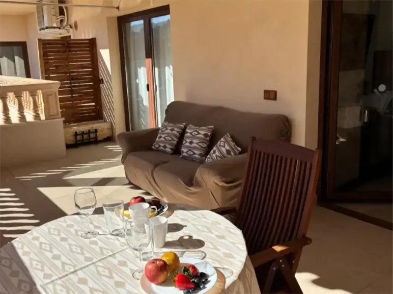 El apartamento consta de 1 habitación . Maximo 2 personas. Se alquila por temporada. El único gasto que hay es la luz que se debe pagar cada — photo 3