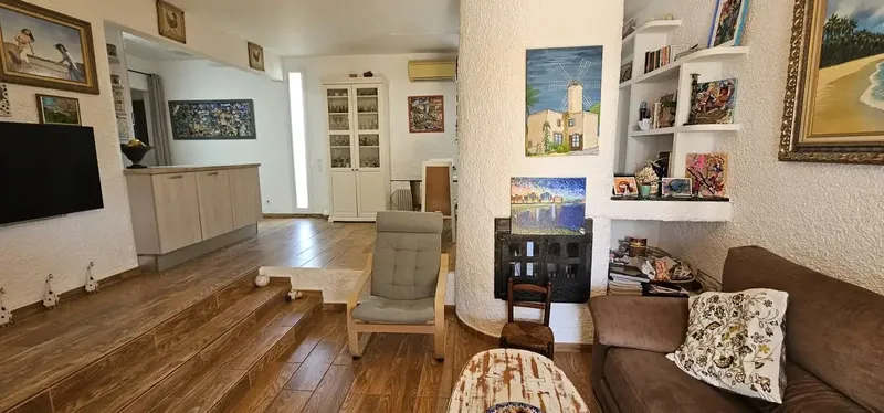 ¡Se vende acogedora planta baja en Cala Mandia! Tiene una superficie de 80 m² distribuidos en dos amplios dormitorios, luminoso salón-comedo — photo 5