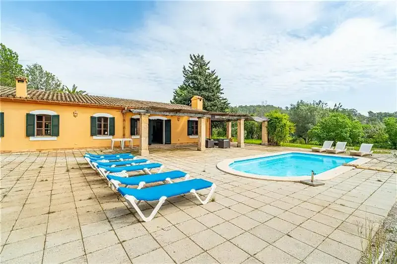 Rustic estate on plot of approx. 28,000 m2 with pool — photo 2