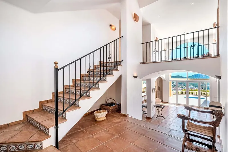 Villa with Panoramic Views and Holiday Rental Licence in a Prime Location of Puerto de Andratx — photo 12