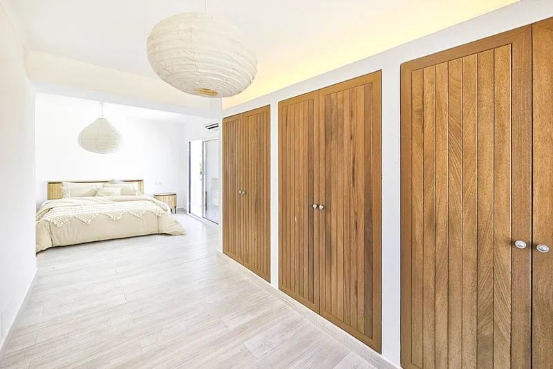 With rental license on the coast: Modern single-family house with guest apartment and pool near the harbor — photo 8