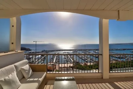 Penthouse with 2 bedrooms in the port of Puerto Portals with fantastic sea views — photo 1