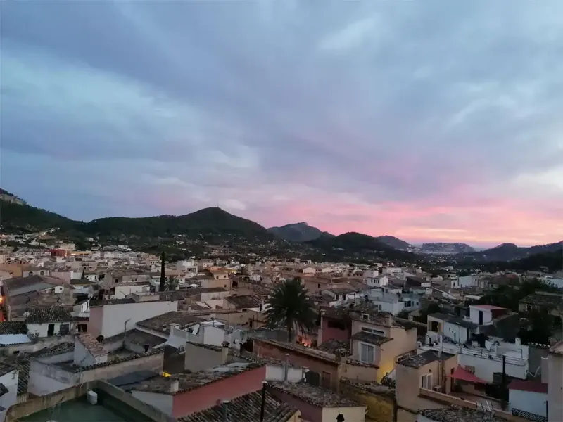 ¡Bienvenido a esta encantadora casa de pueblo en Andratx, Mallorca! Esta propiedad única, construida en 2007, ofrece una combinación perfect — photo 7