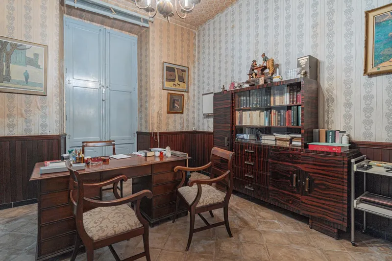 Centrally located manor house — photo 7
