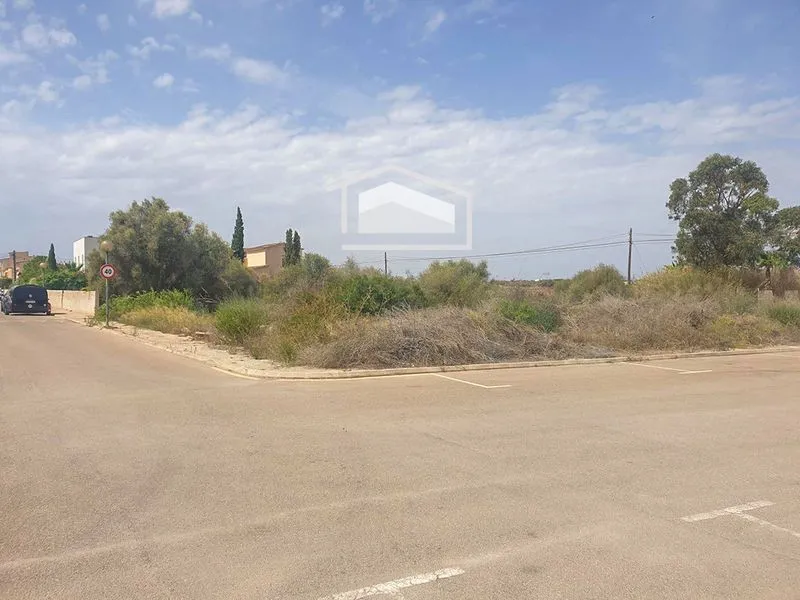 Urban plot of 516 m² in Ses Salines for 3 homes — photo 1