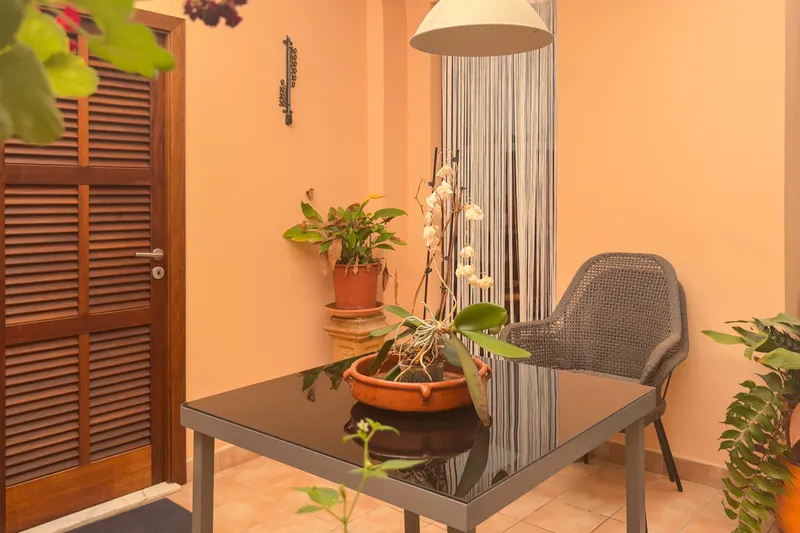 Investment property: multi-family house with versatile uses and expansion potential — photo 12
