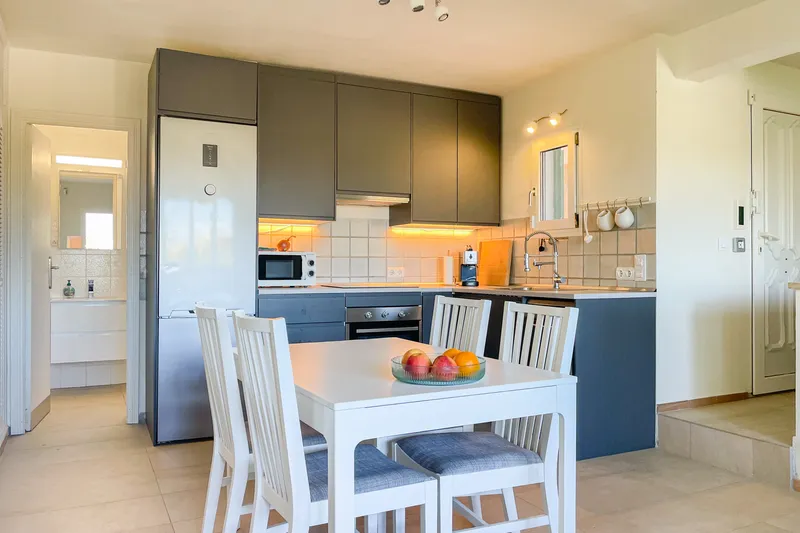 Modern semi-detached house with two bedrooms, garden, large terrace area and distant sea views — photo 7