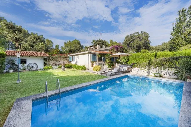 Pollença quiet location house for sale with private terrace and landscaped gardens — photo 1