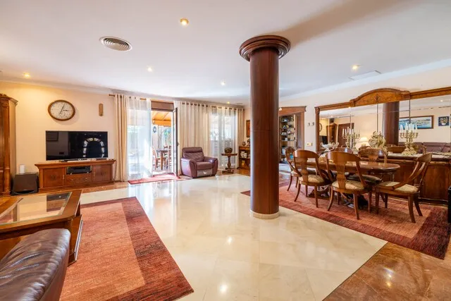 Family home with private garden and pool for sale in Port Adriano, Mallorca — photo 6