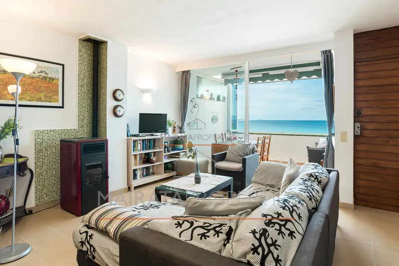 Seafront apartment for sale in Puerto de Alcudia with panoramic sea views, Mallorca. — photo 10