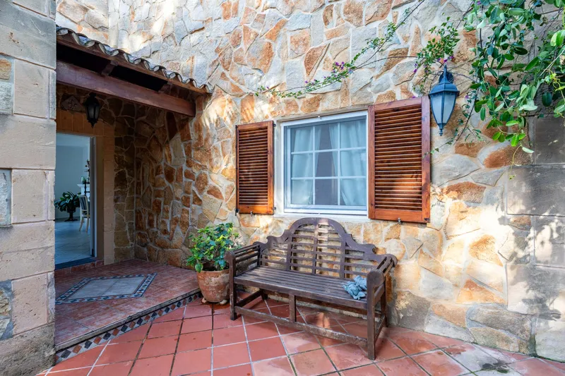 Mediterranean villa with holiday rental licence in a quiet location — photo 6