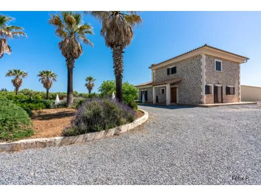 Country house, 4 beds, 276 m² — photo 1