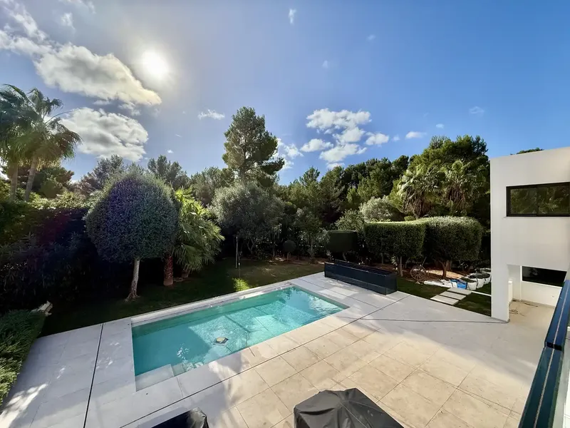 In one of the most coveted residential areas of southwest Mallorca, this exceptional property presents itself as an elegant retreat — photo 5