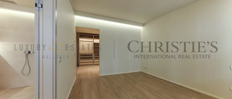 Large renovated apartment in Palma with communal roof terrace with sea views — photo 7