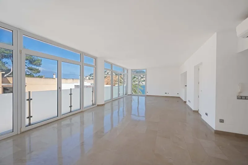 Stunning Harbour Penthouse: A Unique Opportunity for Expansion & Investment — photo 8