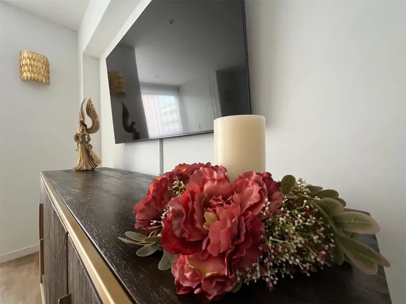 The apartment is located in a well-known tourist area of Magalluf, Mallorca. It has 68 m², is completely renovated, the windows have — photo 11