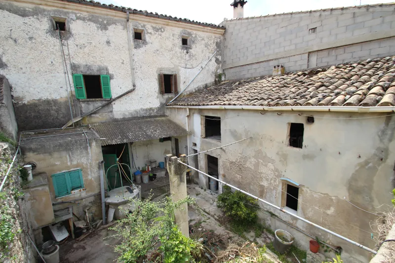 171402 Townhouse for renovation in Campanet — photo 1