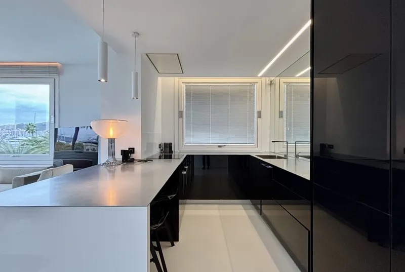 Modern apartment with sea views in Palma — photo 3