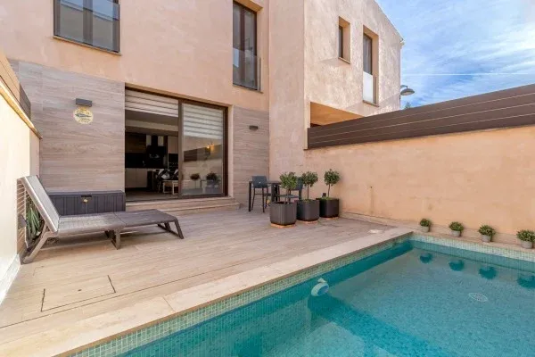 Modern town terraced house with private pool in Sa Cabaneta near Palma — photo 1