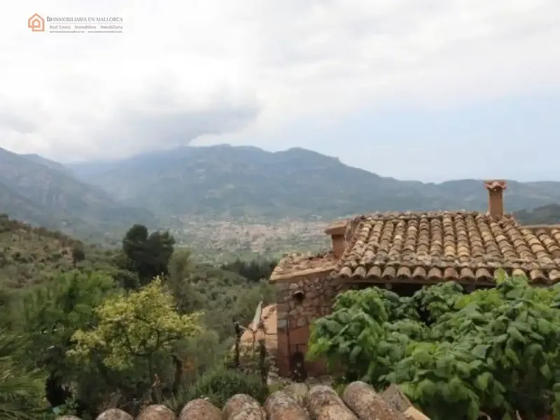 This beautiful stone house is located in Biniaraix, one of the most beautiful and picturesque villages in Spain. — photo 9
