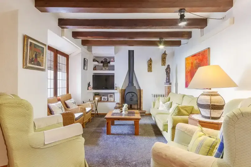 This excellent house, for sale in the sought-after old town area of Pollensa, is of generous dimensions, offers great flexibility — photo 1